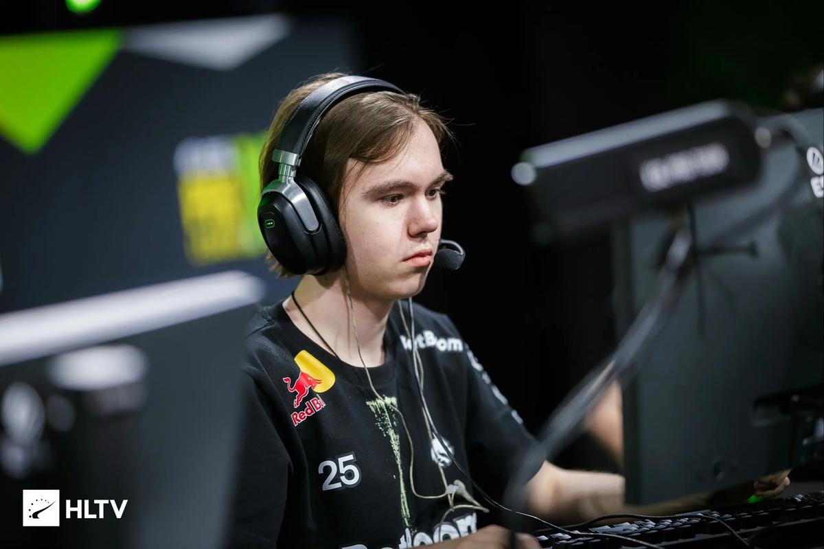 截止到上周为止，T1在联赛中的战绩为13胜1负 而这唯一的一负，正是输给了当时经历三连败的HLE