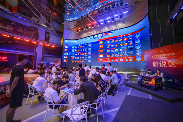 真八连败收官！王记得吉格斯炮弹狂轰 Cat队1-0白云队